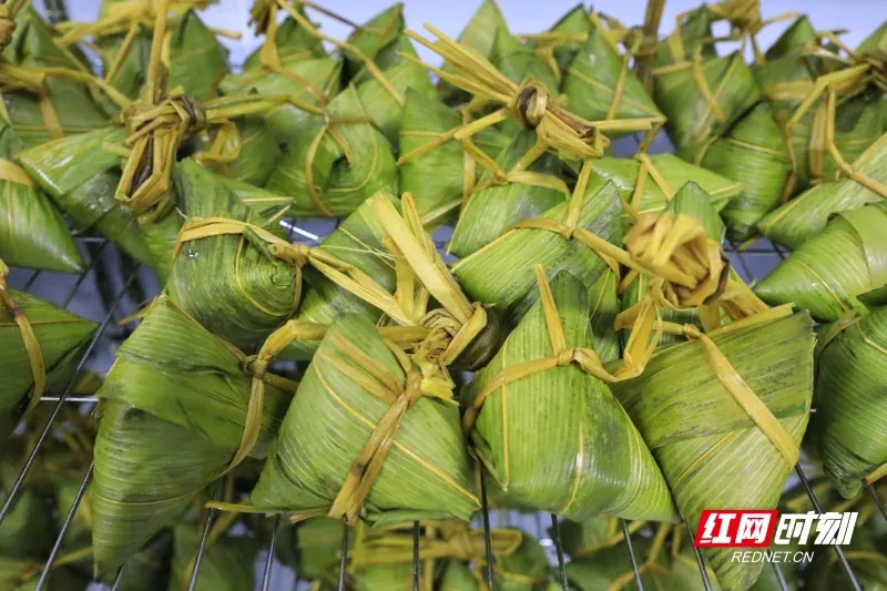 Zongzi als Nüshu-Festtagsgeschenk.